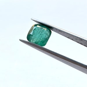 Natural Emerald | 4.10 Carats |Transparent Emerald |Cushion Cut | 9.4x9.4 | Vibrant Natural Gemstone | Loose Emerald |Vivid Green