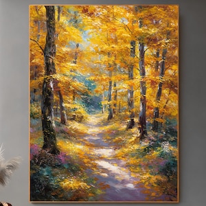 Peut inclure: Une grande peinture à l'huile rectangulaire représentant un sentier forestier en automne. La scène montre de grands arbres au feuillage jaune et orange vif, des troncs sombres et un chemin ensoleillé. Le sol est couvert de feuilles colorées.