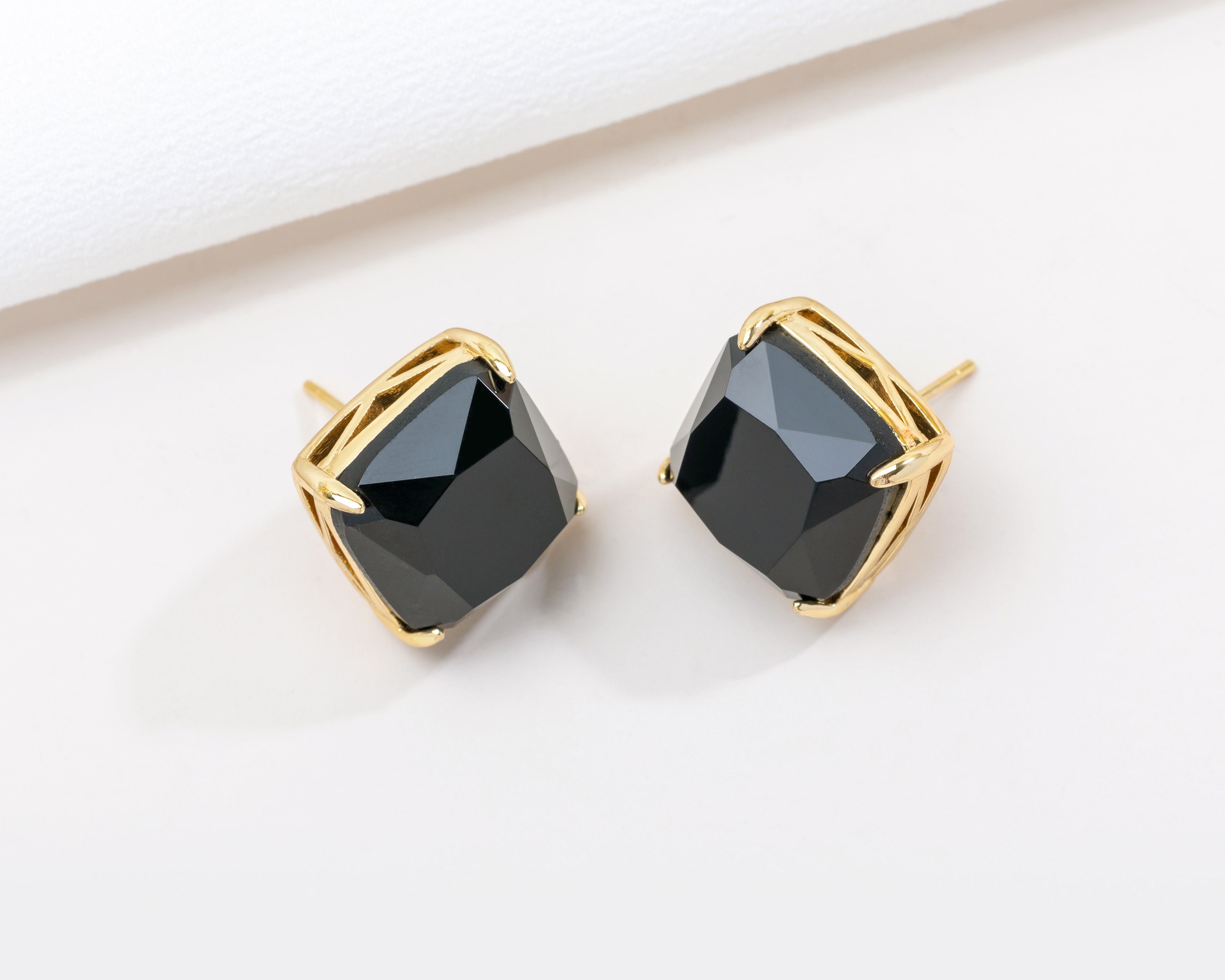 ピアス [BLACKMUSE] Gold tone craft square post Earrings Black Square Stud Earrings • Sugar Cube Earrings • Handmade