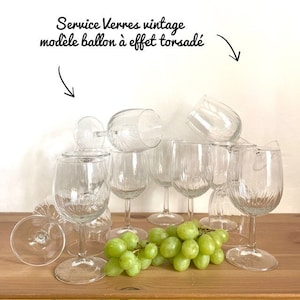 Wine glass set - balloon model - twisted effect - vintage - Very good condition - transparent - glass