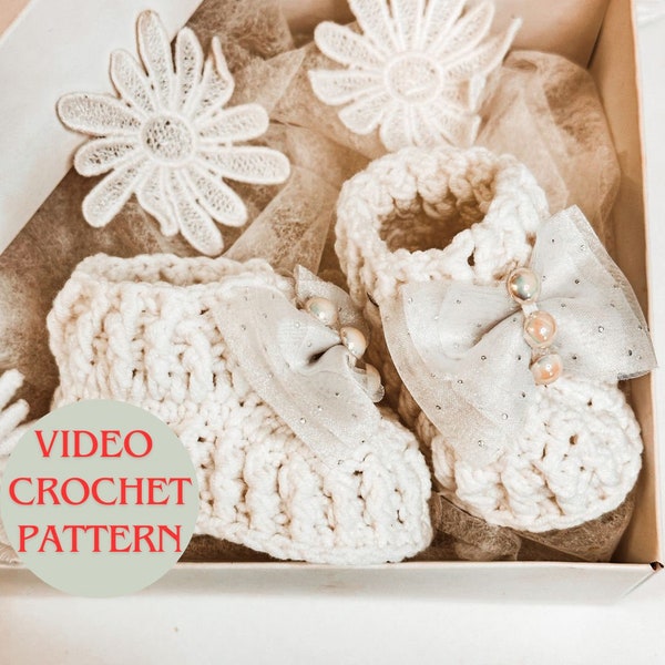 Crochet pattern baby booties, crochet christening gift , crochet baby shoes video tutorial  , newborn baby gift idea,baby shower gift infant