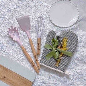 4-teiliges personalisiertes Backset, individuell graviertes Kochset, Ofenhandschuhe, Schneebesen, Silikonspachtel, Pastalöffel, Bäckergeschenk, Kochgeschenke