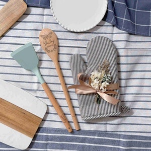 Personalisiertes Backset, Holzlöffel und Pfannenwender, Küchenutensilien mit Gravur, Geschenke für die Küche, Einweihungsgeschenk, Geschenk für Oma