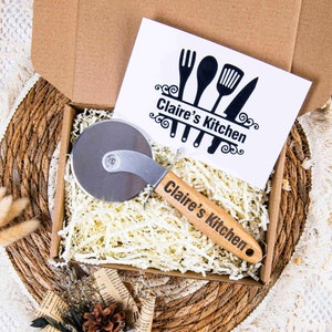 Gepersonaliseerde pizzasnijder, handgemaakte pizzasnijder, bedankje, cadeaus voor pizzaliefhebbers, cadeau voor man, cadeau voor koppels, bakcadeaus