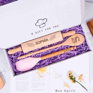 Personalisierte Back Geschenkbox, gravierte Teigrolle, Löffel und Pfannenwender, Geschenk für Bäcker, Geburtstagsgeschenkbox, Backen Gastgeschenke, neues Zuhause Geschenk
