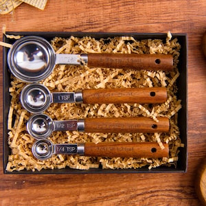 Confezione regalo con 4 misurini personalizzati, cucchiai in acciaio inossidabile, set di utensili da cucina, utensili da forno incisi, regalo per papà