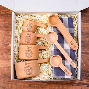 Tazze di misurazione incise, cucchiaino da caffè personalizzato per coppia, set regalo per la cottura al forno, scatola regalo per la cucina, scatola regalo per la festa nuziale, regalo per la cottura al forno fatta in casa
