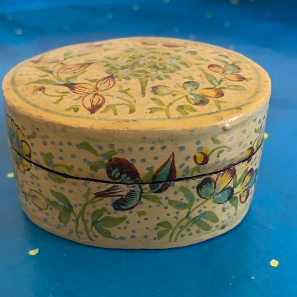 oval Kashmiri trinket box. Pale yellow floral laquered papier vintage papier mache trinket pot. Earring storage trinket pot