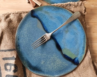 Piatto da pranzo in ceramica blu bicolore, piatto in gres blu organico, piatto da portata in ceramica, stoviglie minimalista, piatto in ceramica laterale grande