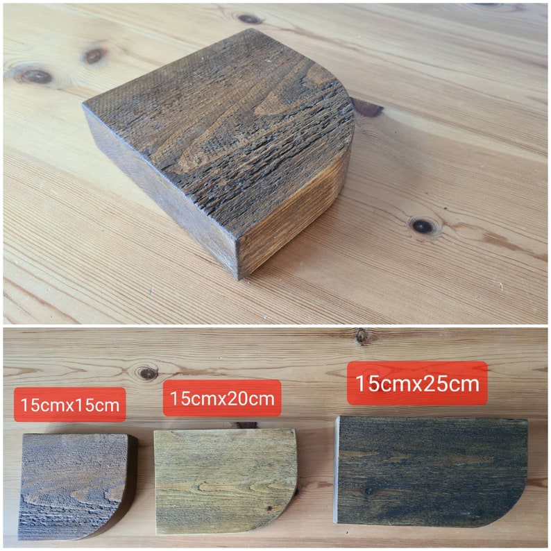 Puede incluir: Tres estantes de madera con bordes redondeados en diferentes tama&ntilde;os: 15 cm por 15 cm, 15 cm por 20 cm y 15 cm por 25 cm. Los estantes est&aacute;n hechos de madera marr&oacute;n oscura con un acabado r&uacute;stico.