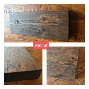 Puede incluir: Primer plano de una tabla de madera marr&oacute;n oscuro con un patr&oacute;n de veta de madera natural. La madera tiene un aspecto ligeramente desgastado, con algunos nudos e imperfecciones. La madera est&aacute; etiquetada como "walnut".