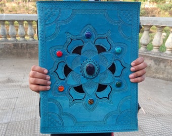 Caderno de couro artesanal extragrande: Sete Chakras em relevo
