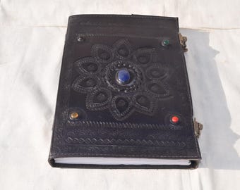 Caderno artesanal em couro: Diário de viagem personalizado para anotações, grimório, livro das sombras.