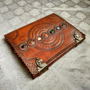 Handgefertigtes Tagebuch zum Schreiben Seven Stone Lederjournal Notizbuch Zauberbuch Liniertes / Unliniertes Papierjournal Extra großes Journal Für Männer & Frauen