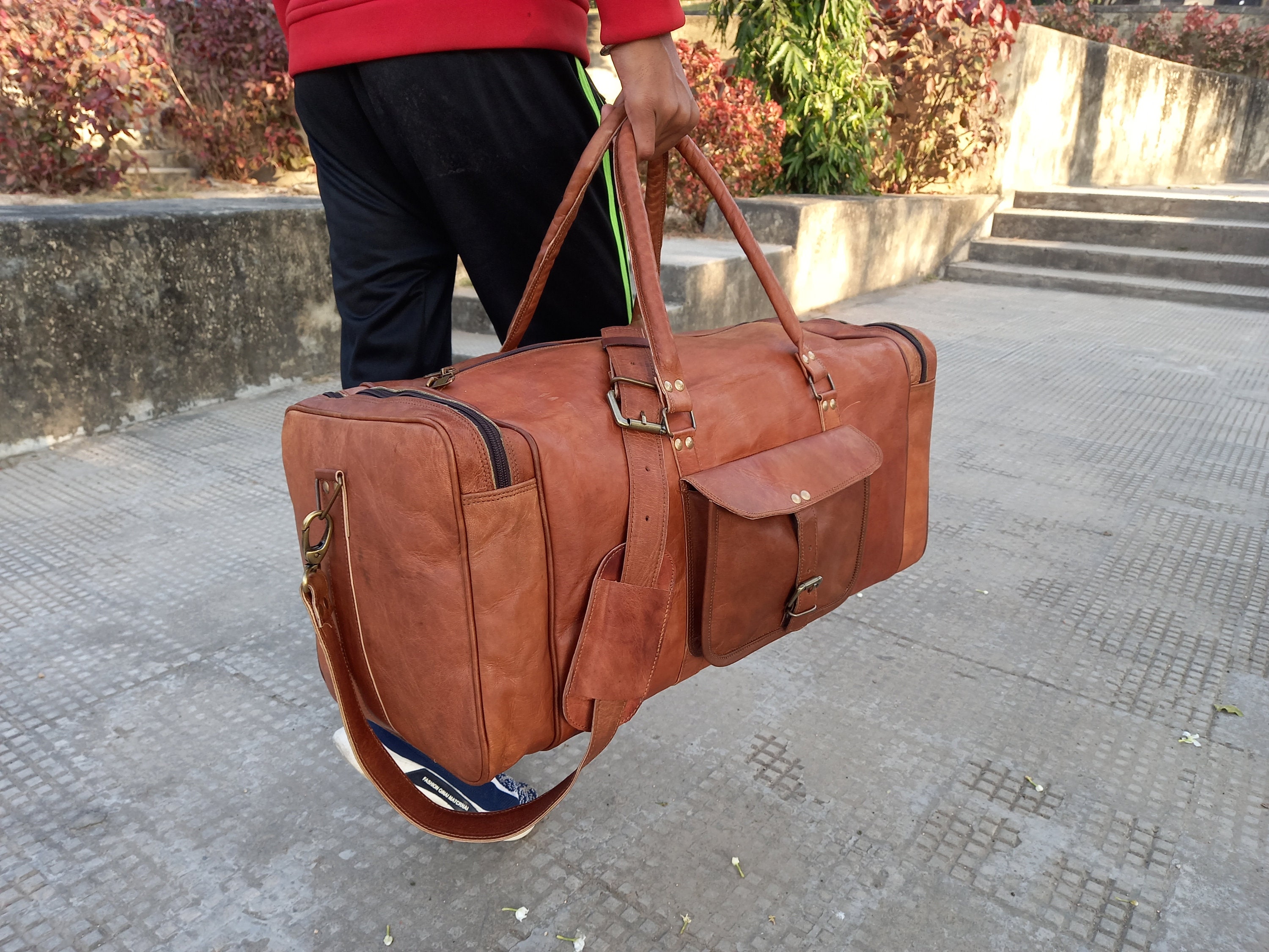 Extra large leather duffle bag hotsell
