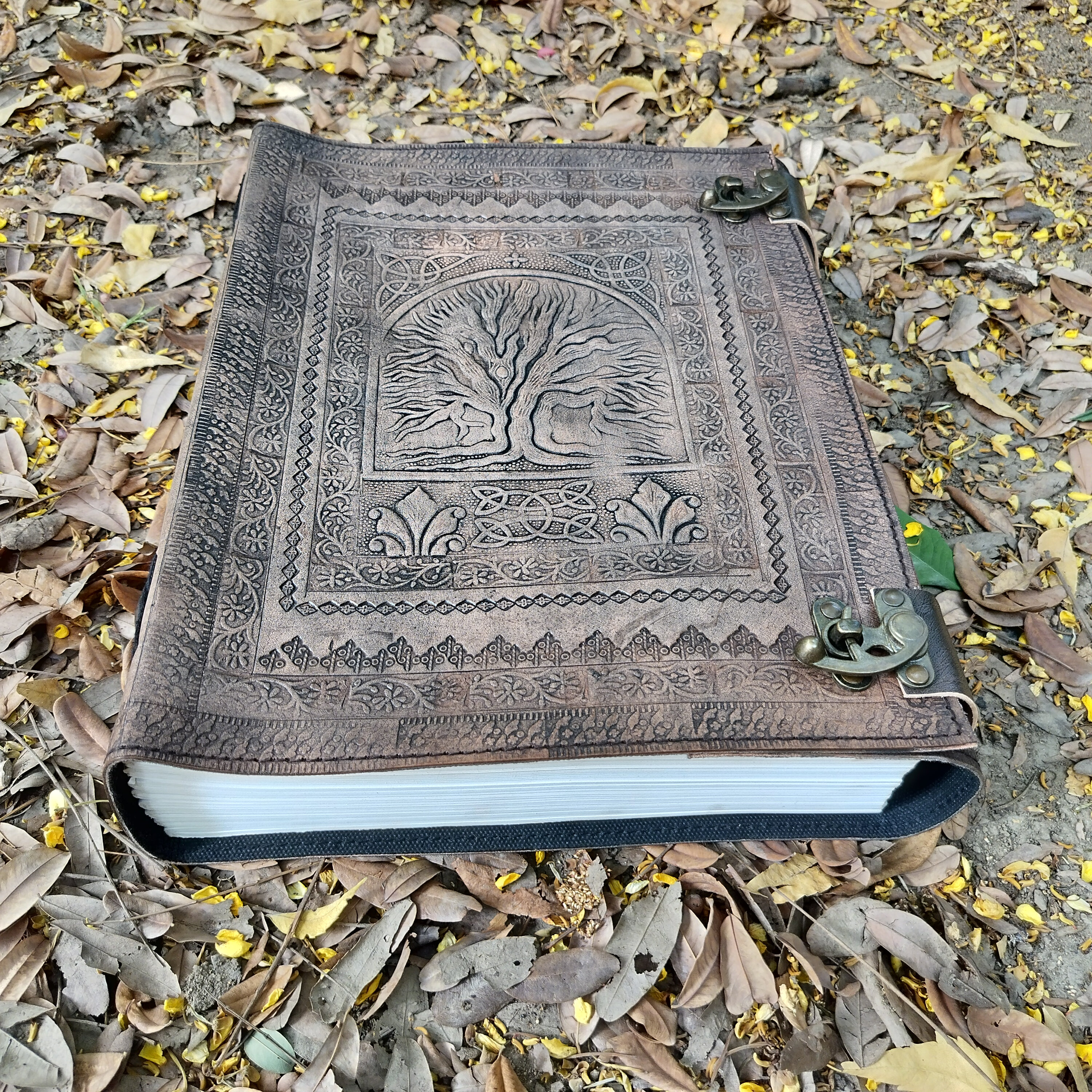 Extra Large Leather Journal: 600 Page Tree of Life Notebook With Lock ...