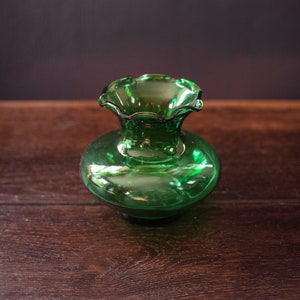 Emerald Green Anchor Hocking Glass Ruffle Edged Vase - Vintage DepressionGlass Vase
