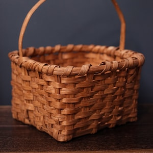 Square to Rounded Rectangle Flat Bottom Splint Wood Basket with Bent Wood Handle - Vintage Farmhouse Knitting/Gathering Basket