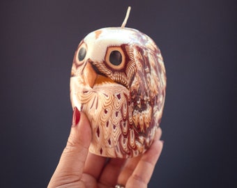 ガラス、石、ワックスで作られた折衷的なフクロウの形をしたオブジェ