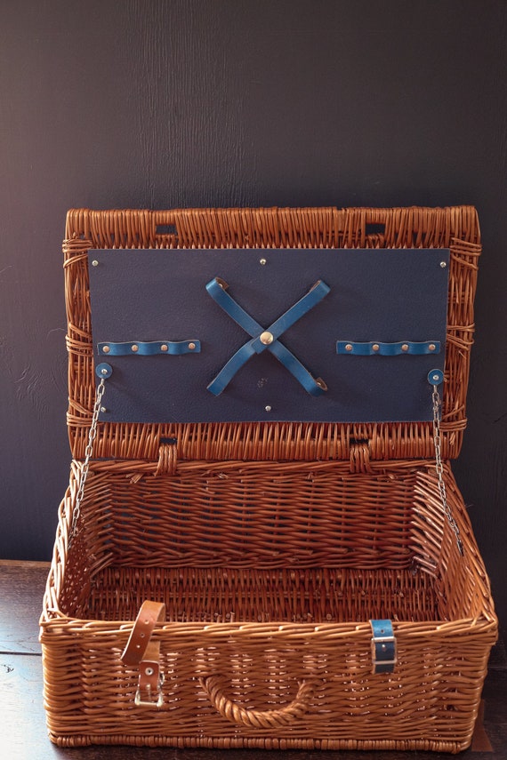 Large Wicker Rattan Picnic Basket with Organizer -