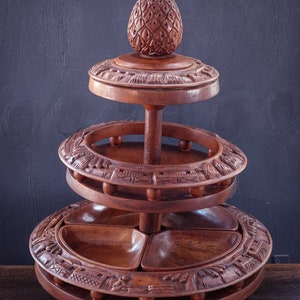 Servidor de teca tallada de 3 niveles - Soporte de madera vintage para servir