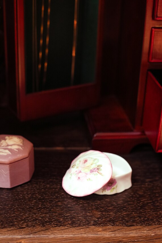 Rose Printed Heart Shaped Porcelain Lidded Ring Di