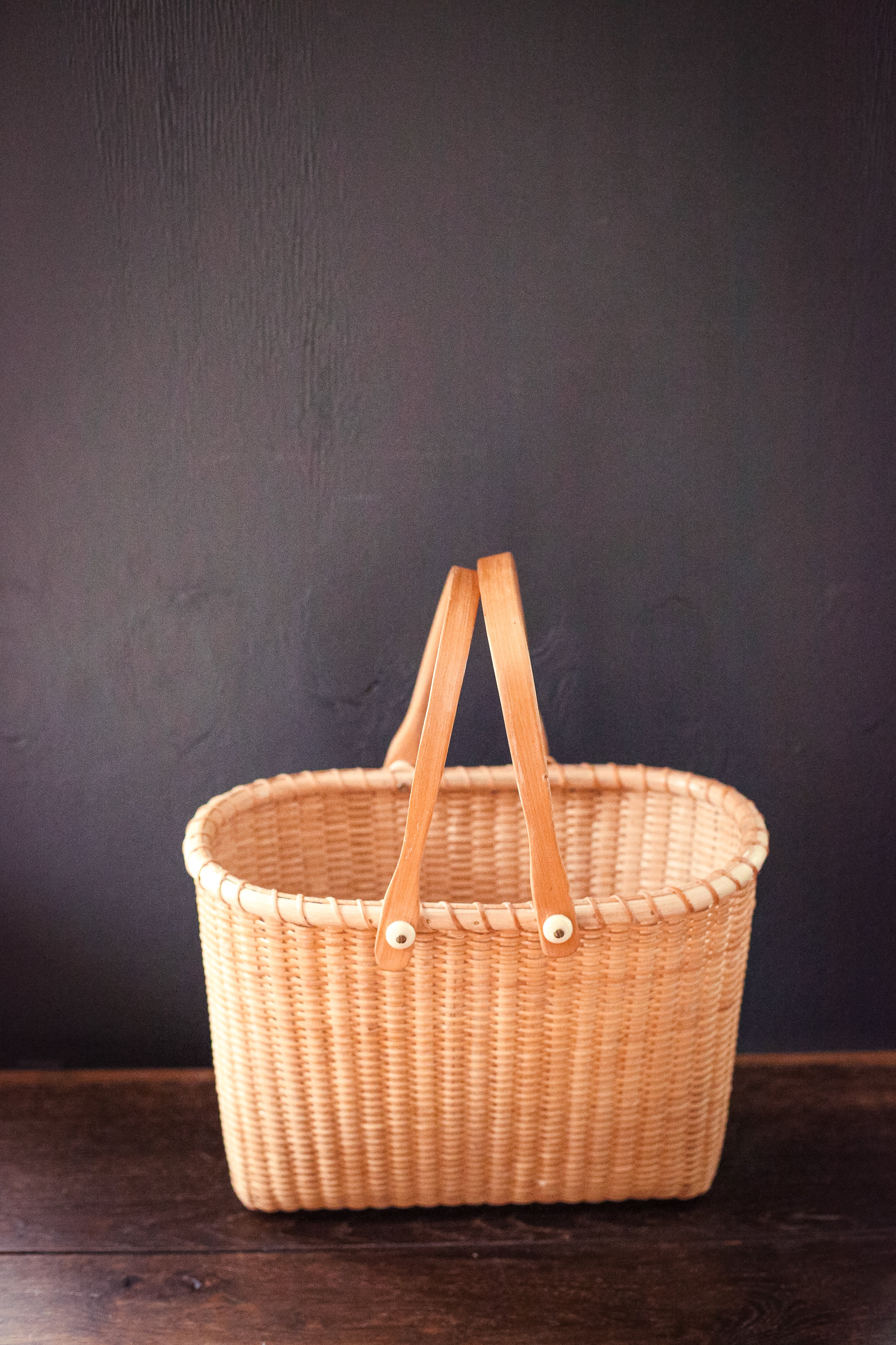 Nantucket Basket 7rdハンドル★トール・チェリー★7インチ Skinny Nantucket Basket With Handles & Flat Wood Bottom