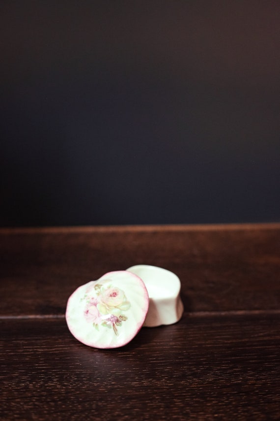 Rose Printed Heart Shaped Porcelain Lidded Ring D… - image 2