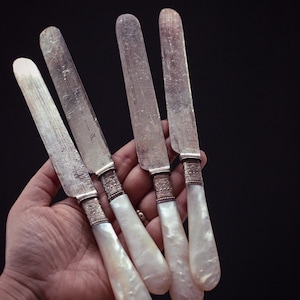 Set mit 4 Roger Bros MOP & Silber Knives - Antikes Besteck * Siehe Zustandshinweise in der Beschreibung