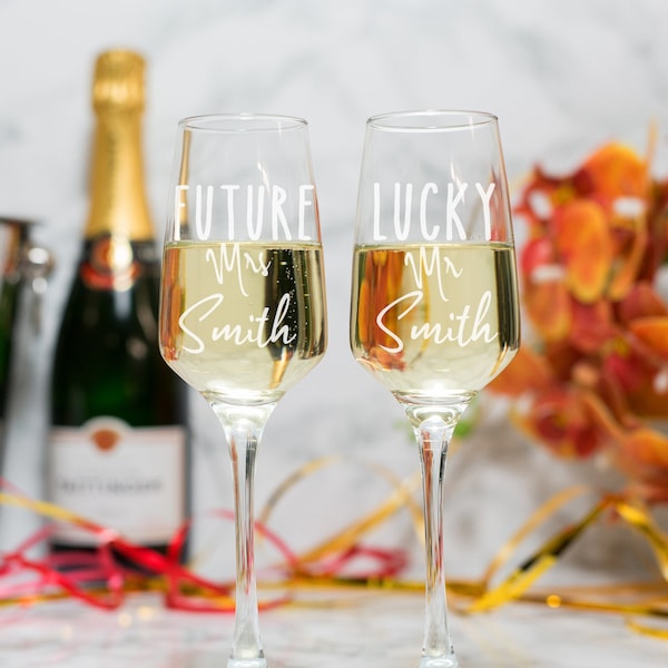 Personalised Engraved Future Mrs/Lucky Mr | Engagement Champagne Flute Glass Set | Engagement Gifts | Engaged Couple Giftset Hen Party