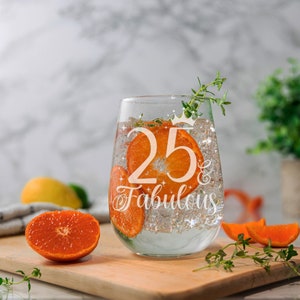 25 and Fabulous gegraveerd stemloos ginglas – 25e verjaardag ginglas en/of onderzetterset – cadeaus voor 25-jarige – ginliefhebbers cadeaus voor haar