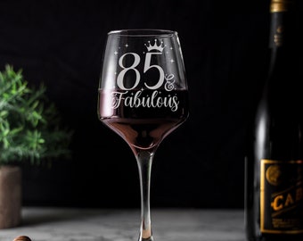 85 & fantastisch gegraveerd wijnglas - 85e verjaardag tot in de perfectie verouderd - 85 jaar oude geschenken Rood Wit Roos Glas en Onderzetter Set 85e Verjaardag