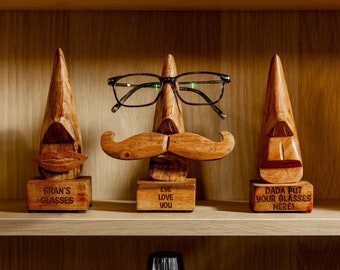 Porte-lunettes de lecture de nez en bois gravé personnalisé | Support de lunettes fantaisie | Cadeaux amusants pour les grands-parents | Cadeaux uniques pour maman papa