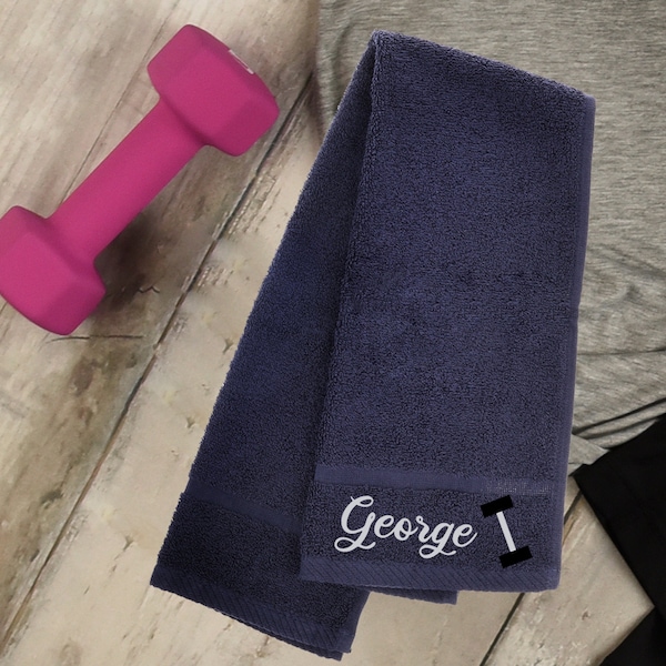 Serviette de sport brodée personnalisée | Serviette de course sur le thème de l'entraînement à vélo | Cadeau de remise en forme personnalisé avec prénom | Serviette de sport Homme Femme