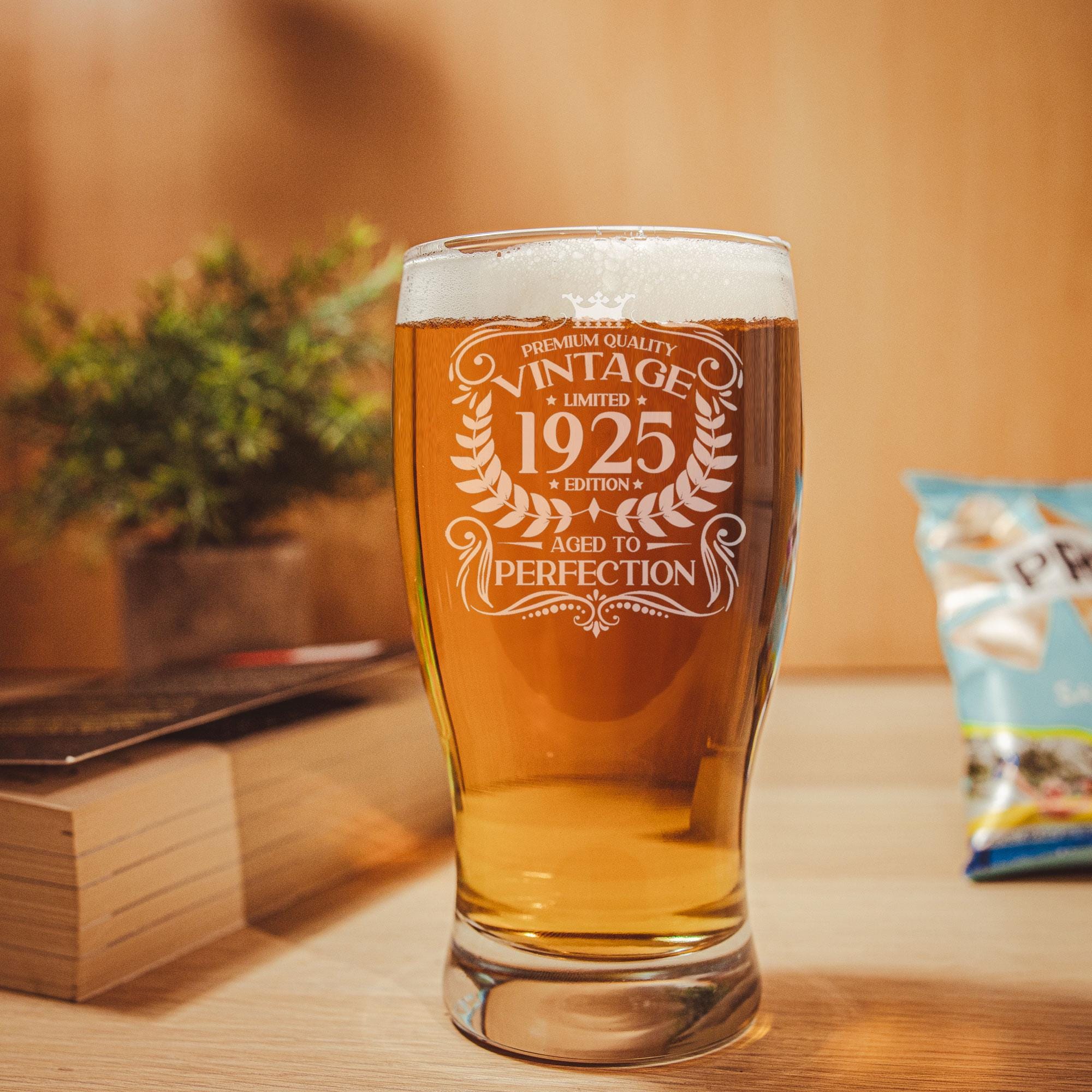 Coffret Cadeau 45e Anniversaire Homme - Verre à Bière Vintage 1980, Décapsuleur & Dessous De Verre Bois