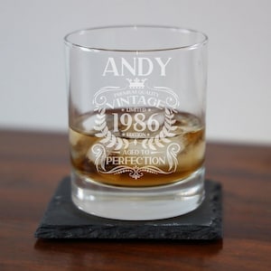Vintage 1986 gegraveerd whiskyglas - 40e verjaardag tot in de perfectie gerijpt - 40-jarige geschenken Bourbon Scotch Whisky Tumbler Glass & Coaster Set