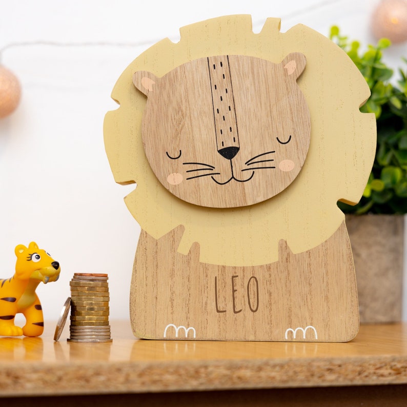 Banco de caja de dinero de león grabado personalizado Hucha de dinero de bolsillo para niños Regalo de caja de dinero de animales de madera para bebés y niños Lion