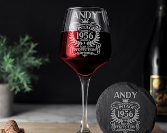 Vintage 1956 gegraveerd wijnglas - 70e verjaardag tot in de perfectie gerijpt - 70-jarige geschenken rood-witte roos glas en onderzetter