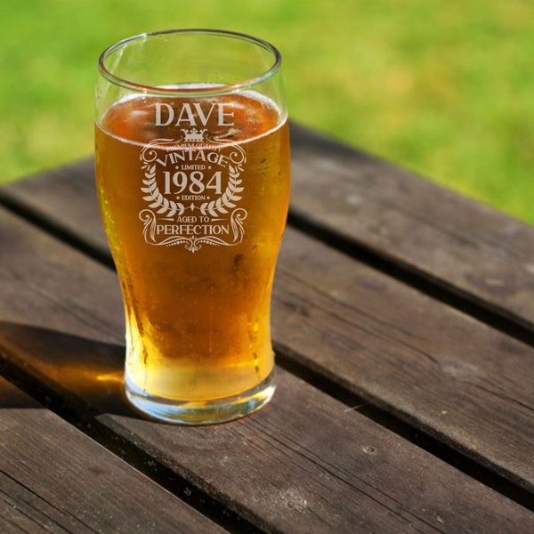 Vintage 1984 pinte à bière gravée - 40e anniversaire vieilli jusqu'à la perfection - 40 ans d'âge cadeaux bière cidre lager tulipe pinte et ensemble de sous-verres