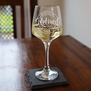 Officially Retired Engraved Retirement Wine Glass Gift Tallo Wine Glass Funny Retirement Gift Retired Leaving Gift for Women or Men immagine 4