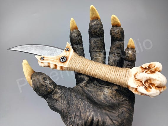 Predator Knife Replica – Bone Handle & Wrapped Grip – Cosplay Prop