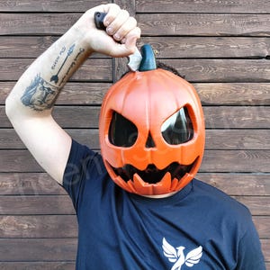 Halloween Knife Pumpkin Mask – Angry Jack-o&#39;-Lantern Horror Prop – Full Face Cosplay Mask