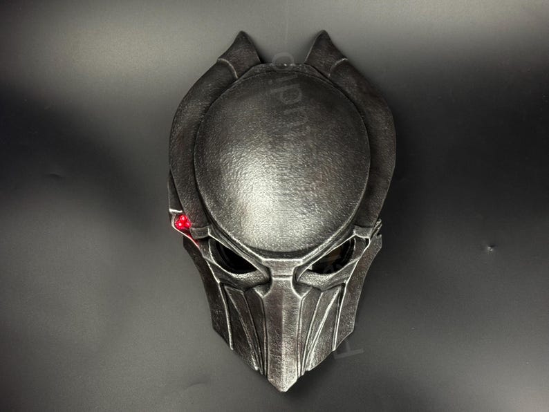 Predator Falconer Mask – Decorative Wall Display | Sci-fi Cosplay ...