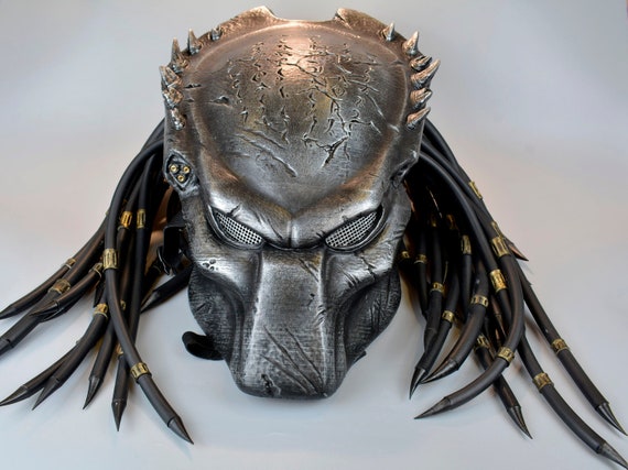 How the 'Prey' Predator Creature Outfit Was Designed
