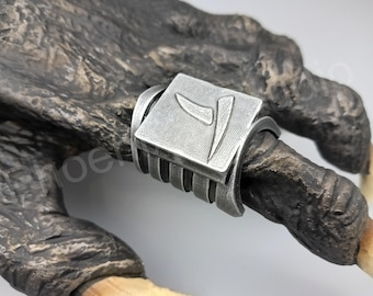 Predator Ring – Antique Silver Finish – Movie-Inspired Jewelry