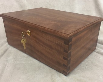 DOVETAIL KEEPSAKE BOX - Mahogany/Sapele Solid Wood  Keepsake Box - Engraving Options Below