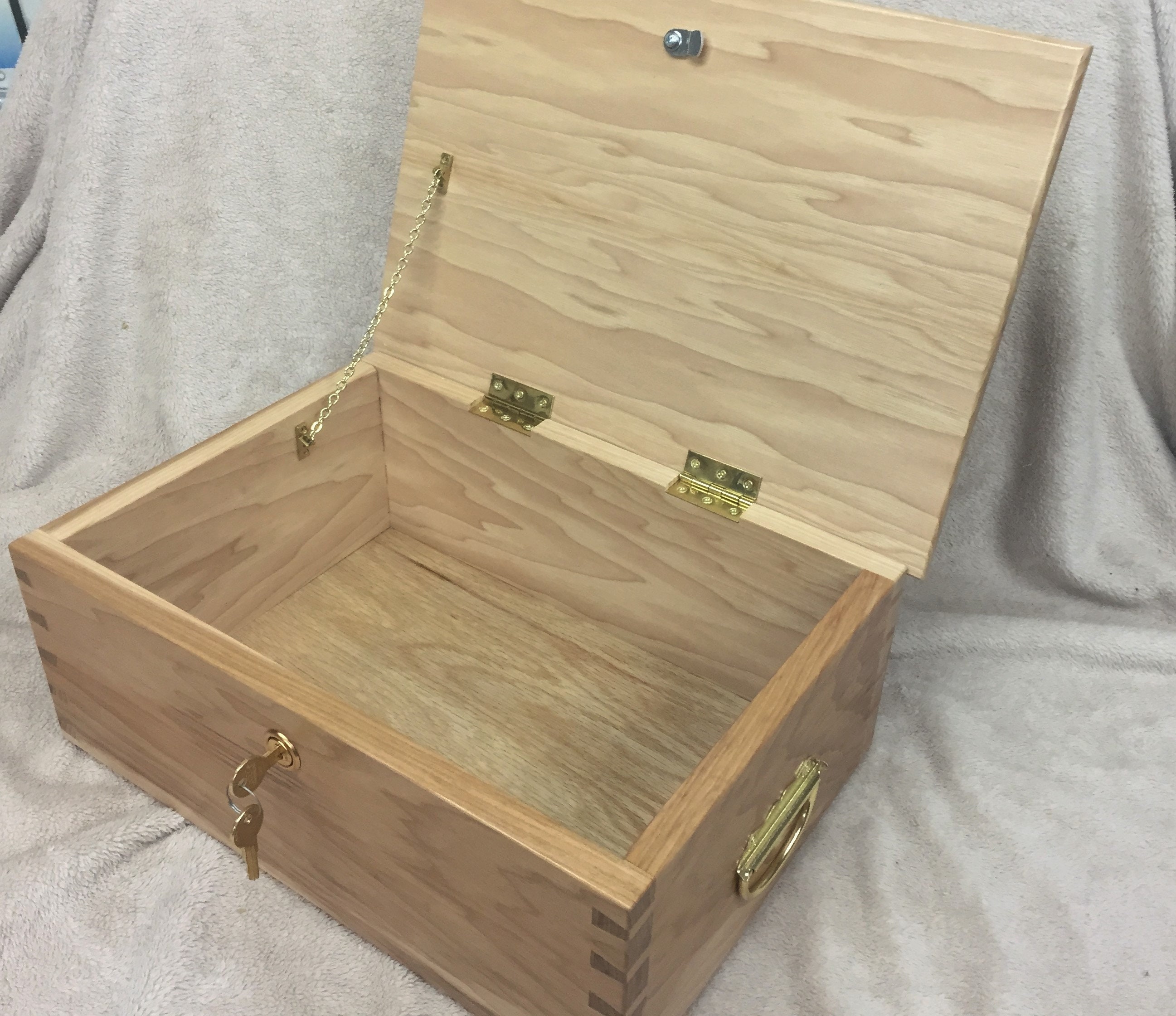 HICKORY EXTRA LARGE Keepsake Box With Handles And Lid Chain Etsy