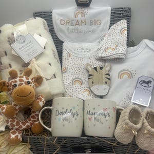 New Safari Luxury Baby Hamper. New Parent Gift Box, New Baby Gift, Unisex Baby Hamper & Baby Girl Hamper, Baby Boy Hamper.