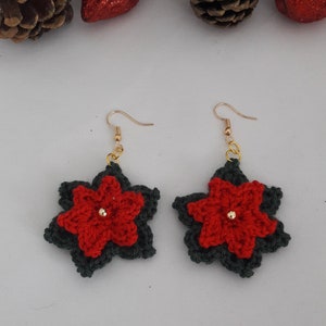Crochet poinsettia, Christmas accessory, Poinsettia earrings, Gift for Her, Gift for Christmas, Holiday jewelry, Dangle poinsettia earrings