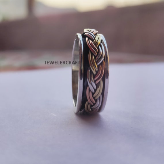 Celtic knot store spinner ring